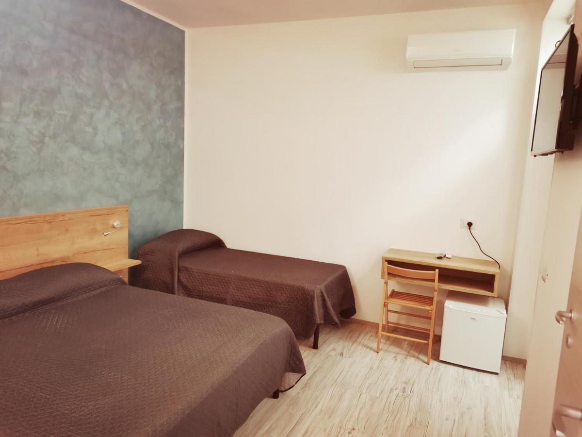 Hotel Via Alessandria Racale Zimmer foto